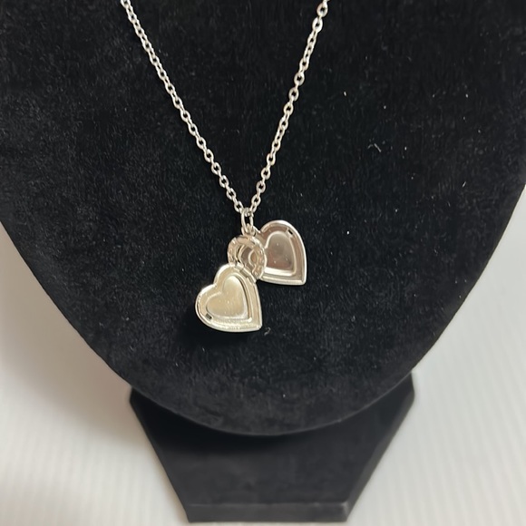 Silver heart locket necklace with small horseshoe - Picture 3 of 3